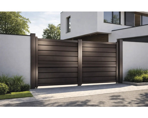 Poartă glisantă orizontală din aluminiu în fața unei case