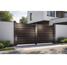 Poartă glisantă orizontală din aluminiu în fața unei case