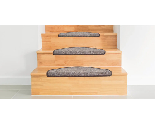 Scară cu covoare textile pentru trepte