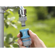 Racord rapid pentru furtun de grădină conectat la robinet