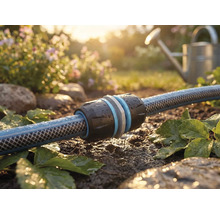 Furtun de grădină cu conector în grădină