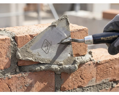 Mistrie folosită la zidirea cărămizilor cu mortar