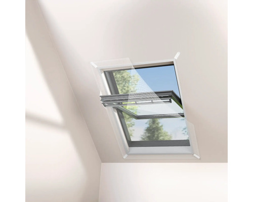 Fereastră de mansardă cu plasă de țânțari