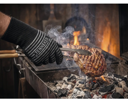 Mănușă de grătar cu carne pe grătar