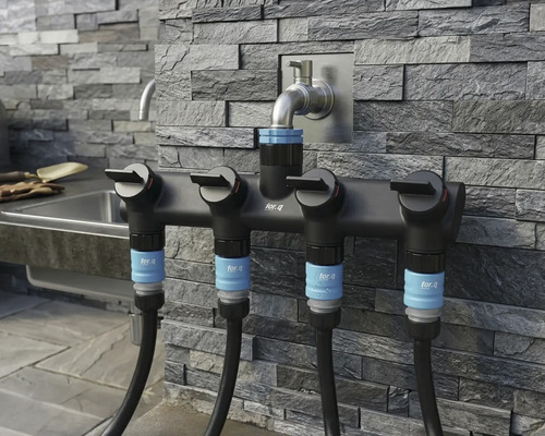 Distribuitor de apă cu patru racorduri și robinete pentru grădină