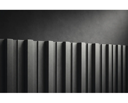 Panou de perete cu lamele verticale tridimensionale din material structurat gri.