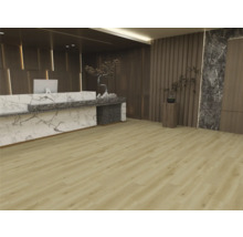 Zonă de recepție modernă cu pardoseală deschisă cu aspect de lemn, tejghea de marmură și panouri de perete din lemn închis.