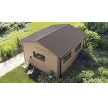 Căsuță de grădină modernă cu aspect de lemn, acoperiș în două ape din metal și ferestre, amplasată într-o grădină cu gazon și plante.