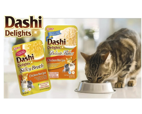 Scenă luminoasă cu pliculețe CIAO Dashi Delights, rețete de pui Silky Broth și Delicate Flakes, și o pisică mâncând dintr-un bol.