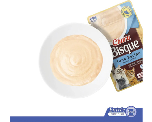Hrană pentru pisici Inaba Churu Bisque rețetă cu ton într-un bol alb lângă pliculeț.