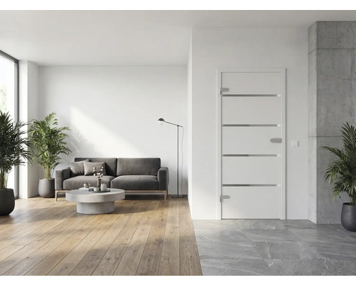 Sufragerie modernă și luminoasă, cu ușă de interior albă cu inserții orizontale, canapea gri, podea din lemn și plante de apartament.
