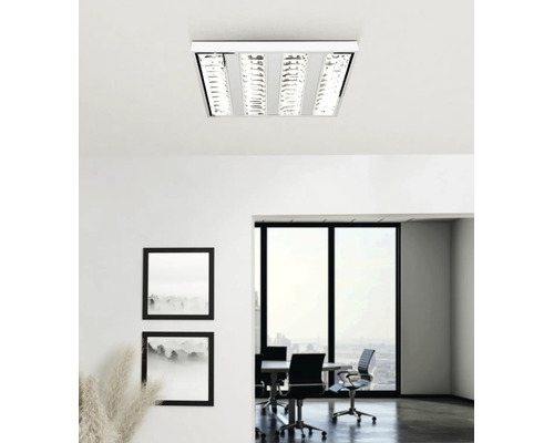Plafonieră raster pătrată într-un birou modern și luminos, cu o fereastră mare.