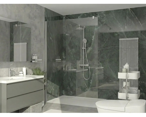 Baie modernă cu duș de tip walk-in, perete de sticlă, panouri murale cu aspect de marmură, dulap sub lavoar și radiator portprosop.