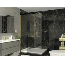 Baie modernă cu duș de tip walk-in, baterii aurii, perete de sticlă, plăci negre cu aspect de marmură și mobilier de lavoar gri.