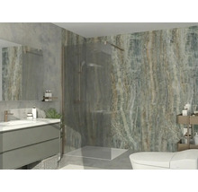 Baie modernă cu duș de tip walk-in, perete de sticlă, lavoar alb cu mască, panouri de perete cu aspect de piatră și vas de toaletă alb.