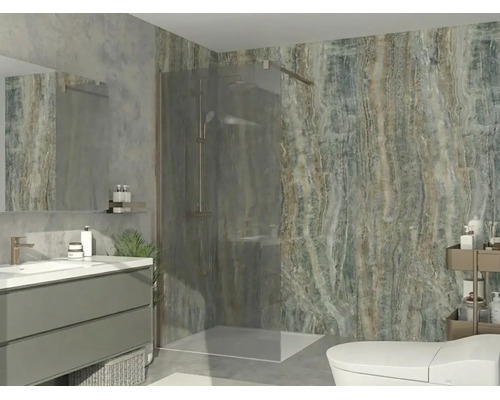 Baie modernă cu duș de tip walk-in, perete de sticlă, lavoar alb cu mască, panouri de perete cu aspect de piatră și vas de toaletă alb.