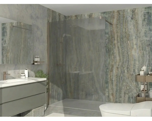 Baie modernă cu duș de tip walk-in din sticlă, lavoar cu dulap, oglindă și plăci de perete cu model de piatră.