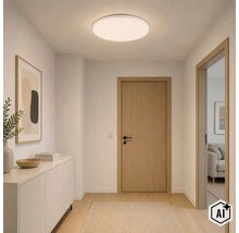 Plafonieră LED rotundă într-un hol luminos cu ușă din lemn și comodă modernă. (Image AI modified or generated)