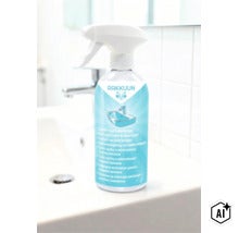 Detergent anticalcar Rakkuun pentru instalații sanitare în flacon cu pulverizator pentru suprafețe de baie. (Image AI modified or generated)
