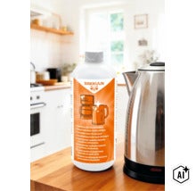 Detartrant Rakkuun cu acid citric pentru cafetiere și fierbătoare de apă, într-un flacon pe un blat de bucătărie. (Image AI modified or generated)