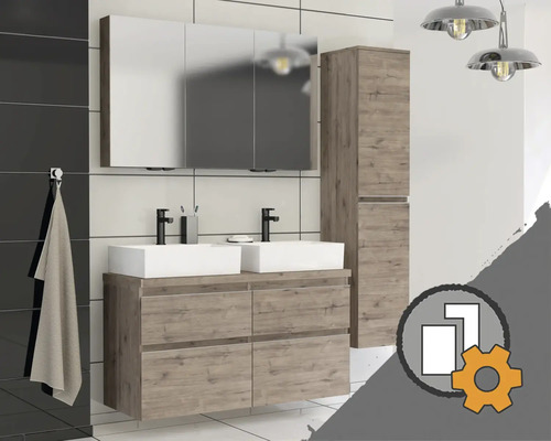 Set modern de mobilier de baie cu lavoar dublu, dulap cu oglindă și dulap înalt cu aspect de lemn în fața unor pereți placați.
