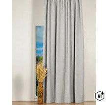O perdea gri într-un interior modern, cu o fereastră și o vază cu grâu. (Image AI modified or generated)