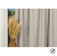 O draperie opacă cu textură în fața unei ferestre, lângă care se află o vază de sticlă cu spice de grâu. (Image AI modified or generated)