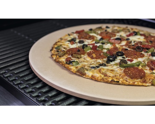 Pizza pe piatră pentru pizza pe un grătar