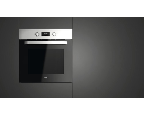 Cuptor încorporat într-o bucătărie modernă