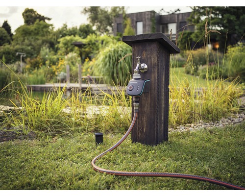 Control irigații cu robinet și furtun în grădină