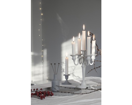 Decorațiuni festive de masă cu candelabru și lumânări