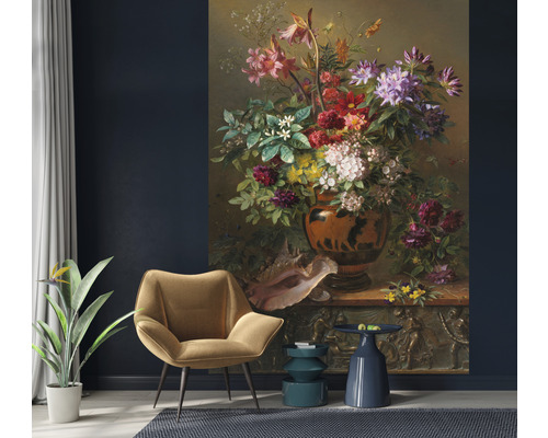 Cameră de zi cu fototapet cu natură moartă florală într-o vază