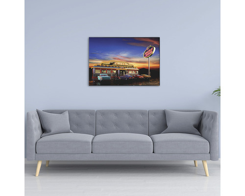 Tablou de perete cu motiv de restaurant de tip fast-food deasupra unei canapele