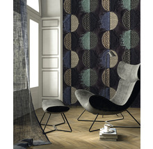 Cameră de zi cu fotoliu, taburet și panouri de perete cu design în semicerc