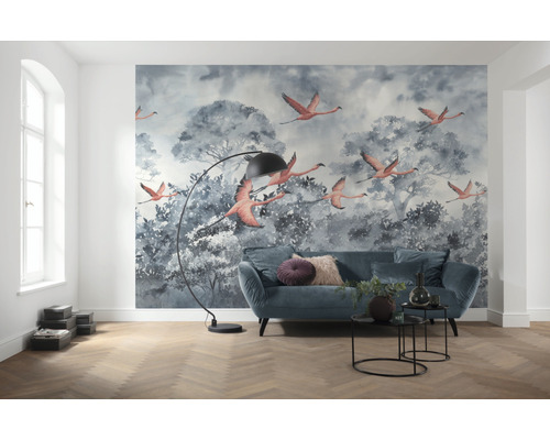 Sufragerie cu fototapet, canapea, lampadar și masă