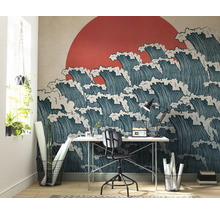 Birou cu fototapet cu model de valuri și soare roșu.