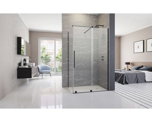 Baie modernă cu cabină de duș, chiuvetă și zonă de dormit