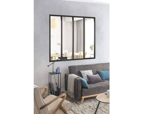 Living cu oglindă în stil de fereastră, canapea și fotoliu