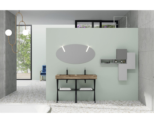 Baie cu lavoar, oglindă și iluminat