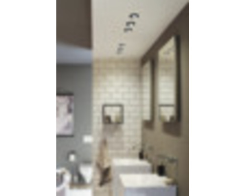 Baie cu două chiuvete, oglinzi și iluminat