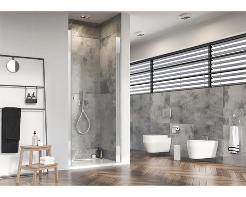 Baie modernă cu duș, toaletă și bideu