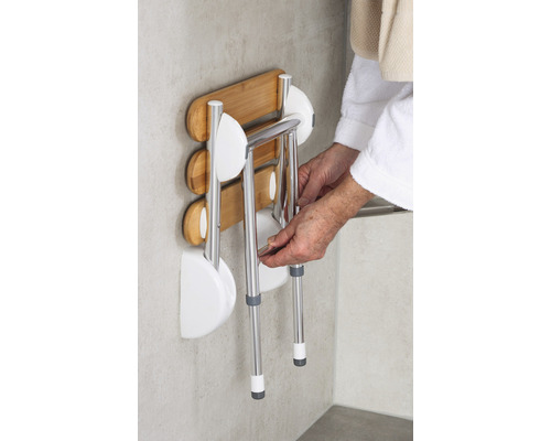 Scaun de duș pliabil de perete din bambus și metal în stare pliată