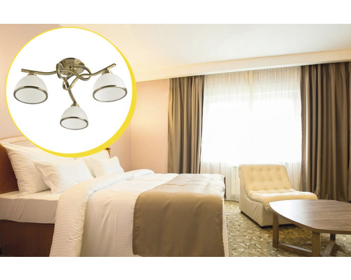 Lumină de tavan cu trei becuri într-un dormitor