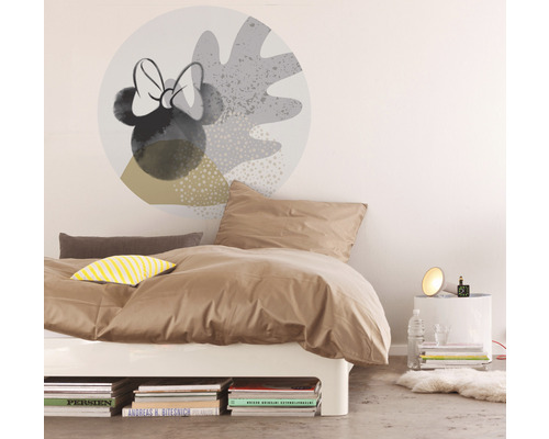 Dormitor cu autocolant de perete și pat