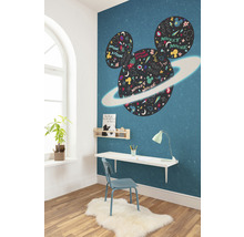 Cameră decorativă pentru copii cu tapet cu tematică spațială și urechi Mickey Mouse