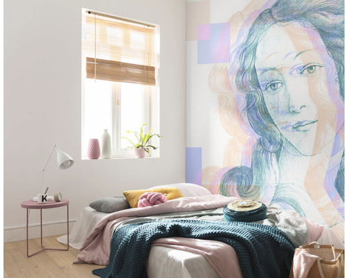 Dormitor luminos cu pat, noptieră, fereastră și pictură murală