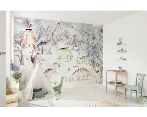 Cameră pentru copii cu tapet cu dinozauri, cort de joacă și mobilier din lemn