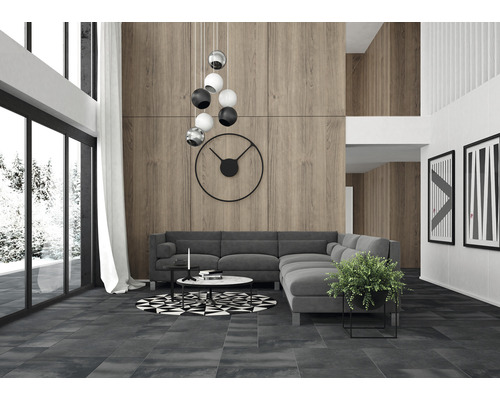 Living modern cu canapea de colț gri, ceas și fereastră mare