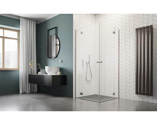 Baie modernă cu duș, chiuvetă și calorifer