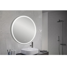 Baie modernă cu oglindă rotundă cu iluminare, chiuvetă și duș